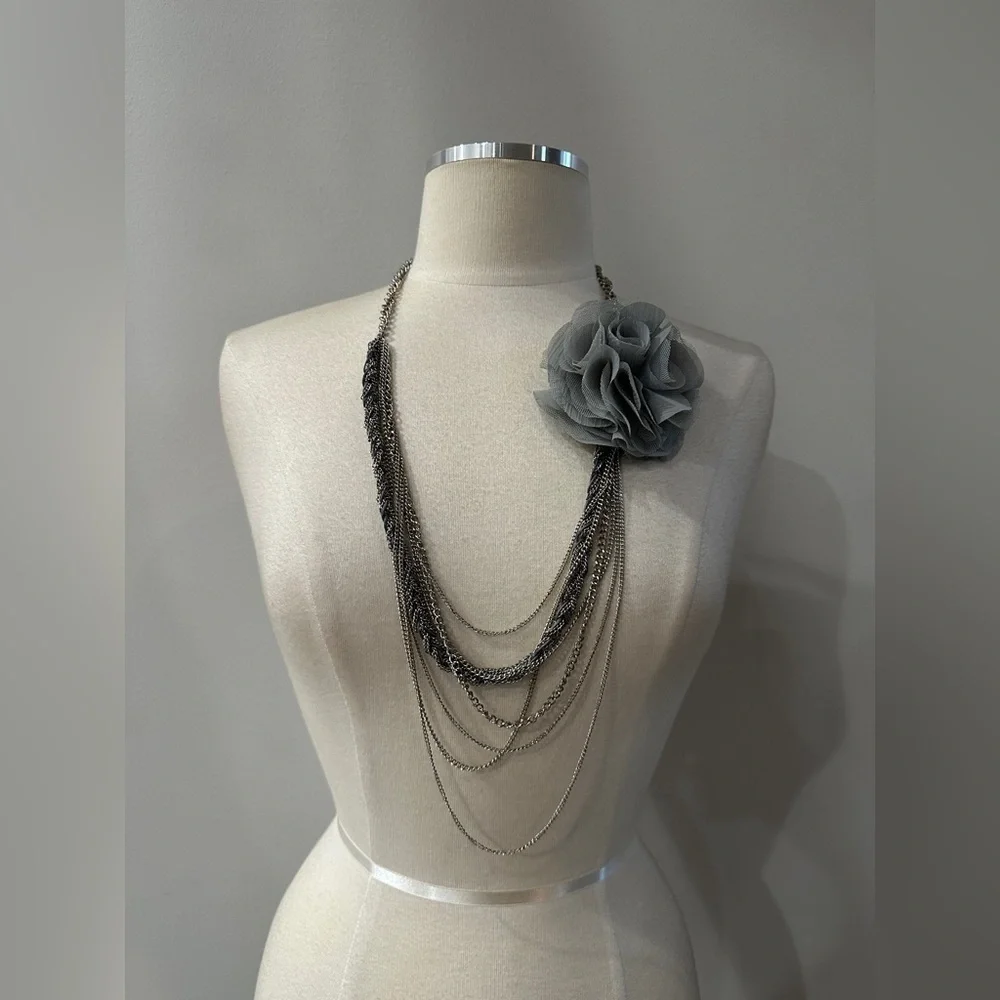 NEW Gray Flower Chain Necklace